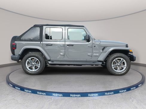 Used 2019 Jeep Wrangler Unlimited Sahara image 8