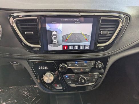 New 2026 Chrysler Pacifica Select image 23