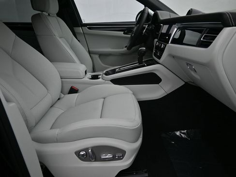 New 2025 Porsche Macan S image 5