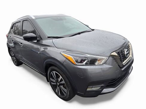 Used 2020 Nissan Kicks SR image 1