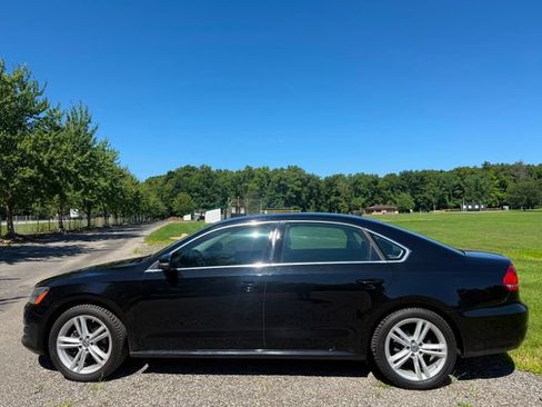 Used 2014 Volkswagen Passat TDI SE FWD image 2