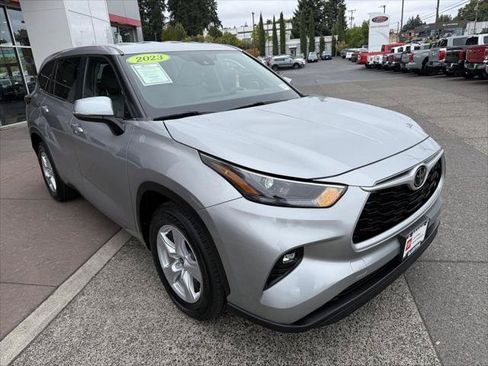 Certified 2023 Toyota Highlander LE FWD image 9