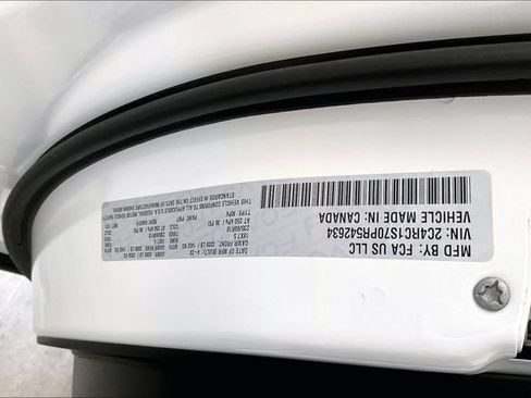 Used 2023 Chrysler Pacifica Limited w/ Uconnect Theater Family Group FWD image 33