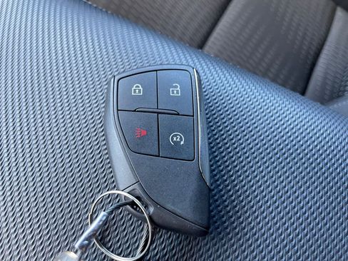 Used 2025 Chevrolet Equinox LT image 24