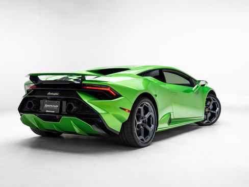 Used 2023 Lamborghini Huracan Tecnica image 4