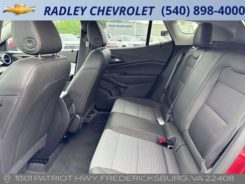 Certified 2025 Chevrolet Trax LT w/ LT Convenience Package FWD image 22