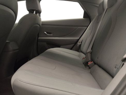 Used 2021 Hyundai Elantra SE FWD image 18
