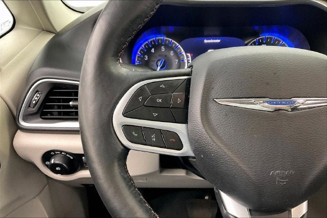Used 2019 Chrysler Pacifica Touring-L Plus w/ Advanced Safetytec Group FWD image 22