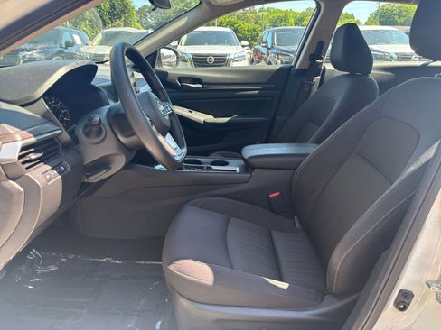 Used 2025 Nissan Altima 2.5 SV FWD image 27