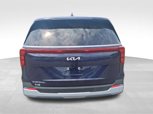 Used 2026 Kia Carnival FWD image 7