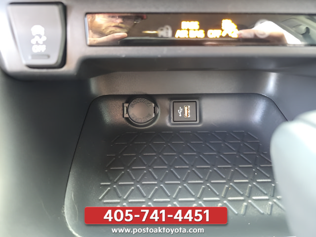 Used 2025 Toyota RAV4 LE AWD/4WD image 18