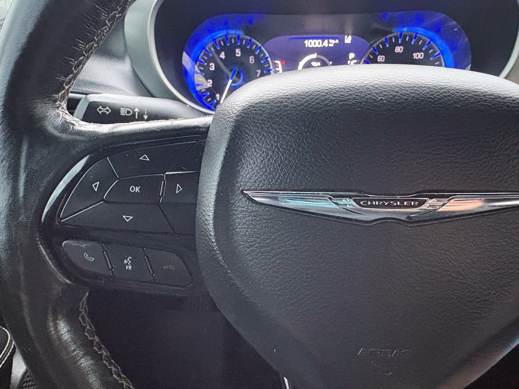 Used 2020 Chrysler Pacifica Touring w/ Advanced Safetytec Group FWD image 19