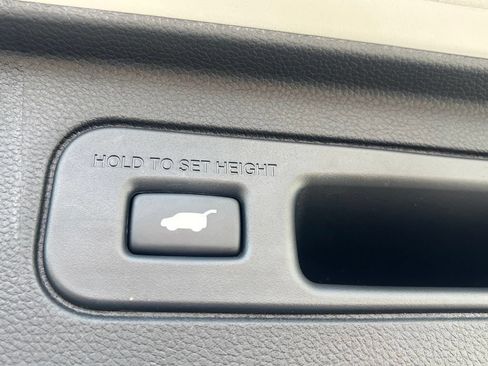 Used 2025 Honda Pilot Touring image 35