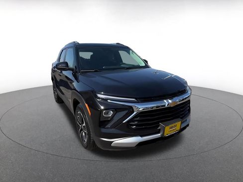 Used 2025 Chevrolet TrailBlazer LT FWD image 3