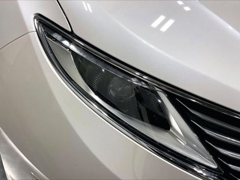 Used 2013 Lincoln MKZ image 28