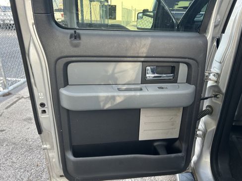 Used 2012 Ford F150 XLT w/ XLT Chrome Pkg image 12