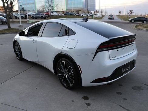 Used 2024 Toyota Prius XLE image 4