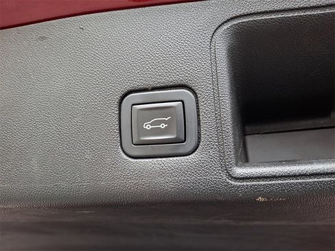 Used 2019 GMC Terrain Denali w/ Advanced Safety Package image 31