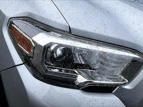 Used 2021 Toyota Tacoma TRD Off-Road w/ Technology Package image 28