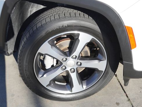 Used 2023 Jeep Grand Cherokee Limited image 10