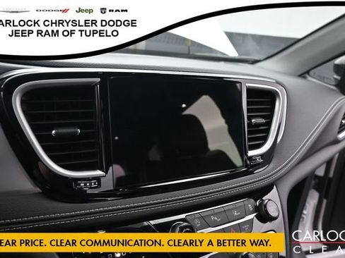Used 2026 Chrysler Pacifica Limited FWD image 21