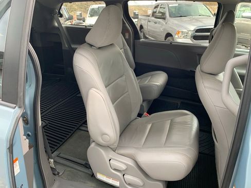 Used 2017 Toyota Sienna XLE Premium image 29