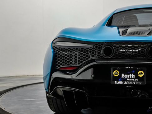 Used 2024 McLaren Artura RWD image 17
