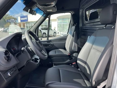Used 2024 Mercedes-Benz Sprinter 2500 image 14