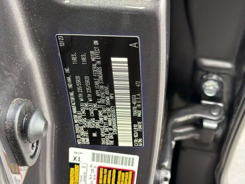 Certified 2024 Toyota Highlander Limited FWD image 26