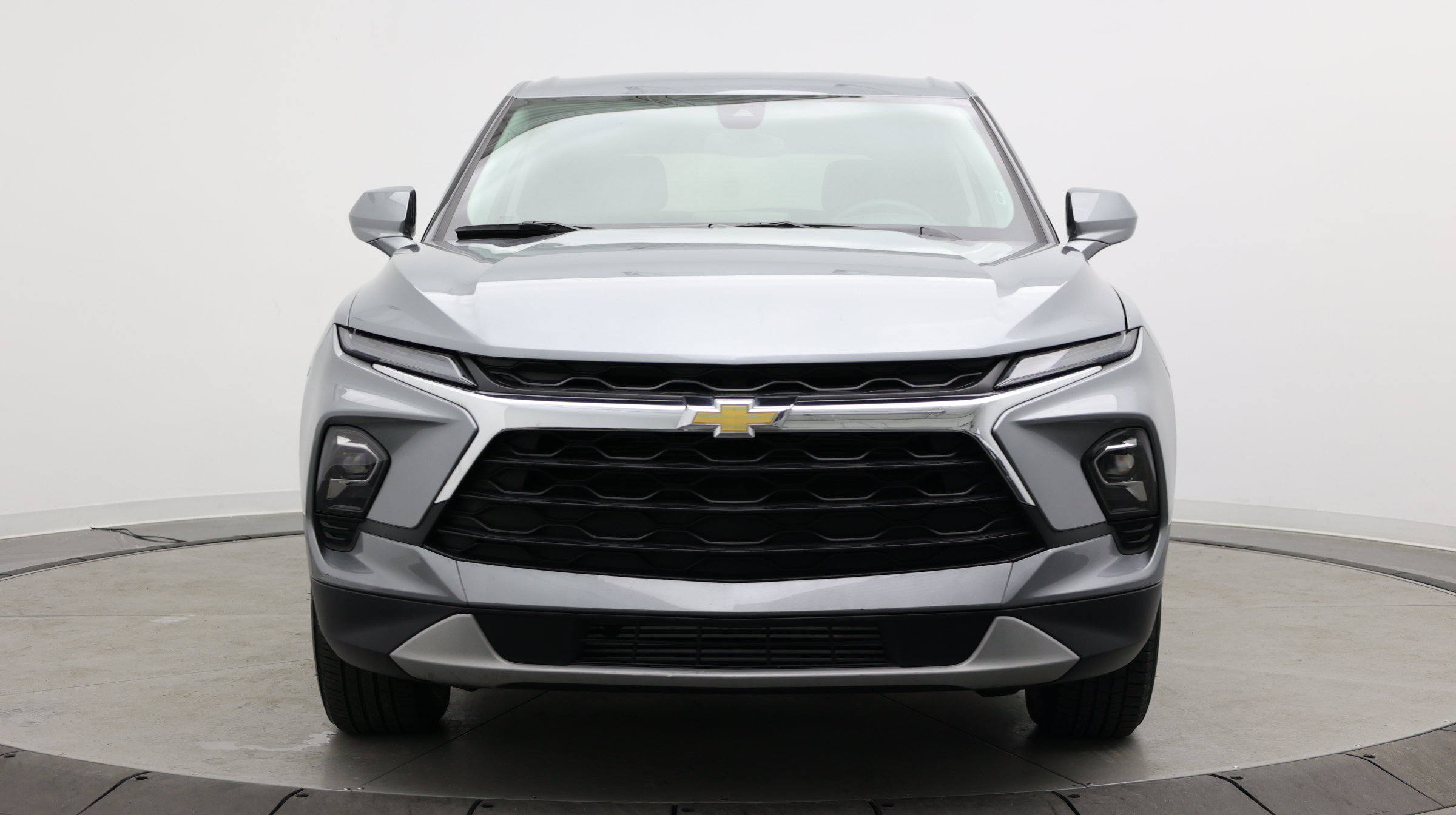 Used 2025 Chevrolet Blazer LT FWD image 2