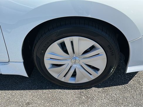 Certified 2022 Nissan Leaf S image 8