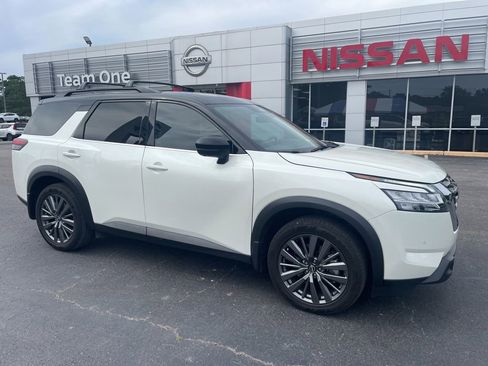 Used 2024 Nissan Pathfinder SL w/ SL Premium Package AWD/4WD image 1