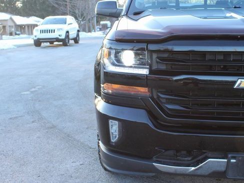 Used 2018 Chevrolet Silverado 1500 LT w/ All Star Edition image 39