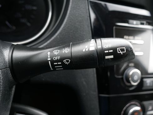 Used 2016 Nissan Rogue S image 30