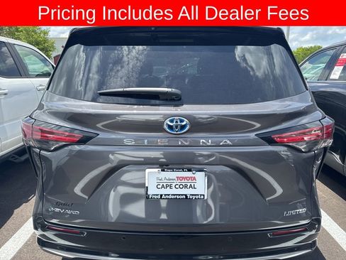 Used 2025 Toyota Sienna Limited AWD/4WD image 5