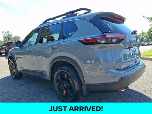 Used 2025 Nissan Rogue SV AWD/4WD image 4