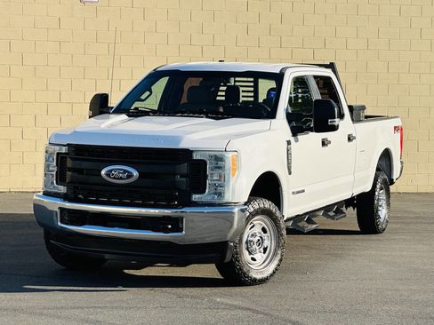Used 2017 Ford F250 XL w/ Power Equipment Group AWD/4WD image 3