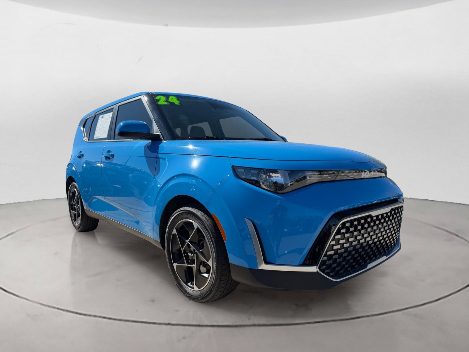 Used 2024 Kia Soul EX FWD image 2