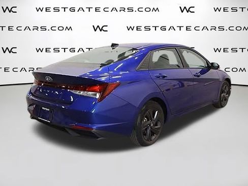 Used 2023 Hyundai Elantra SEL w/ Preferred Accessory Package FWD image 43