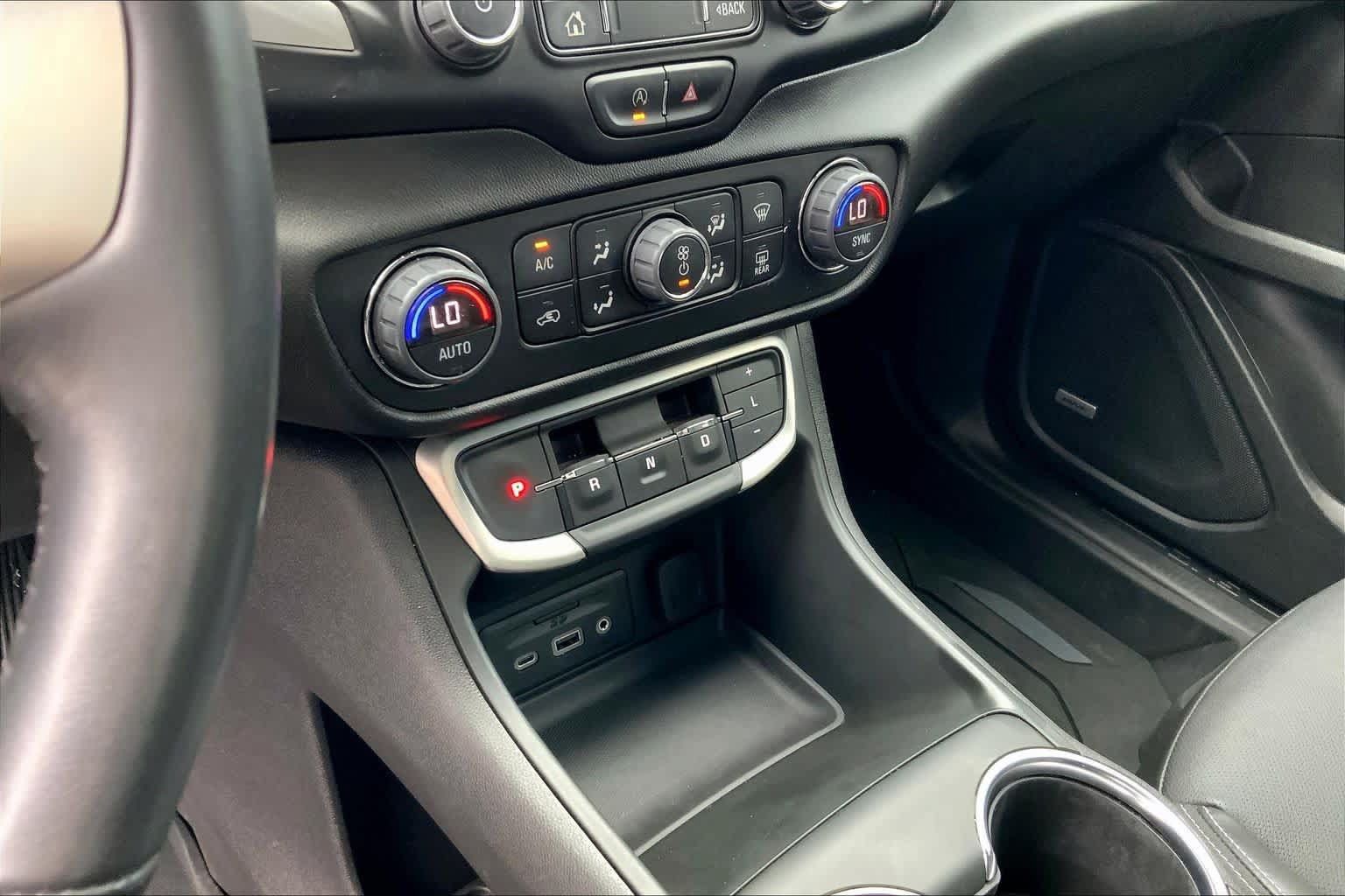 Used 2022 GMC Terrain SLT w/ Infotainment Package II FWD image 14
