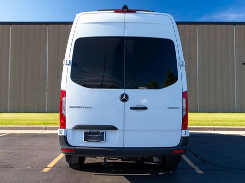 Used 2024 Mercedes-Benz Sprinter 2500 image 8