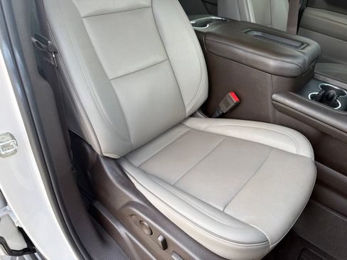 Used 2023 GMC Yukon SLT RWD image 10
