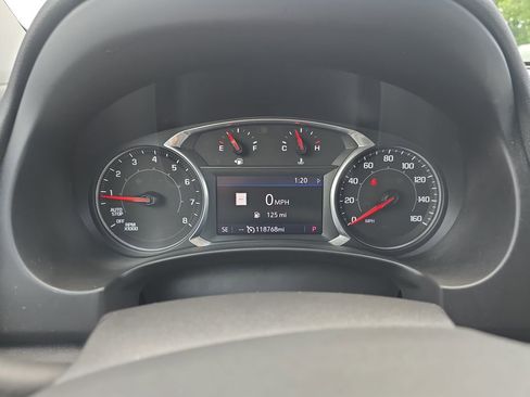 Used 2022 GMC Terrain SLE w/ Driver Convenience Package AWD/4WD image 17