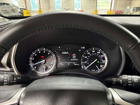 Used 2022 Toyota Highlander XLE AWD/4WD image 34