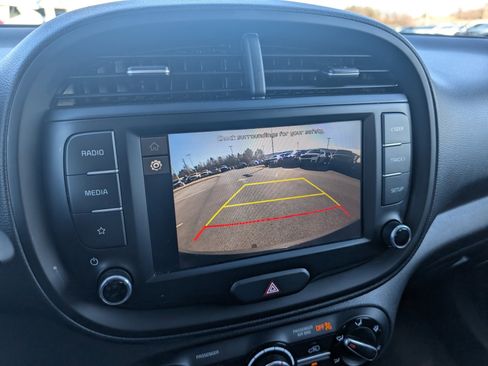 Used 2023 Kia Soul LX w/ LX Technology Package image 15