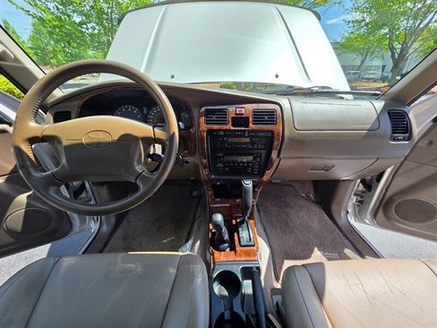 Used 2000 Toyota 4Runner Limited AWD/4WD image 17
