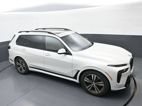 Used 2026 BMW X7 xDrive40i w/ M Sport Package AWD/4WD image 32