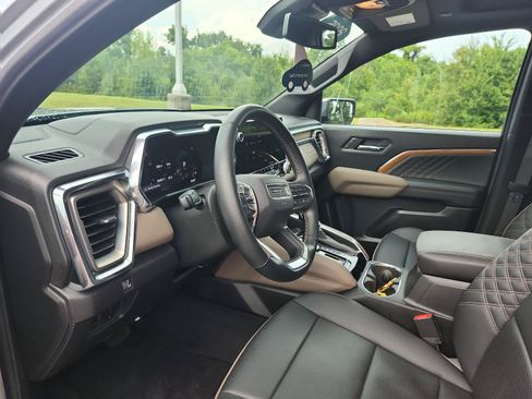 Certified 2025 GMC Canyon Denali AWD/4WD image 14