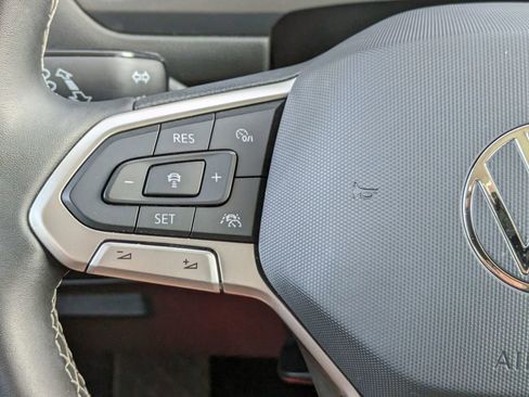 Used 2022 Volkswagen Tiguan SE image 18