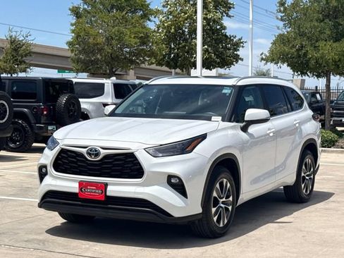 Used 2025 Toyota Highlander XLE FWD image 9